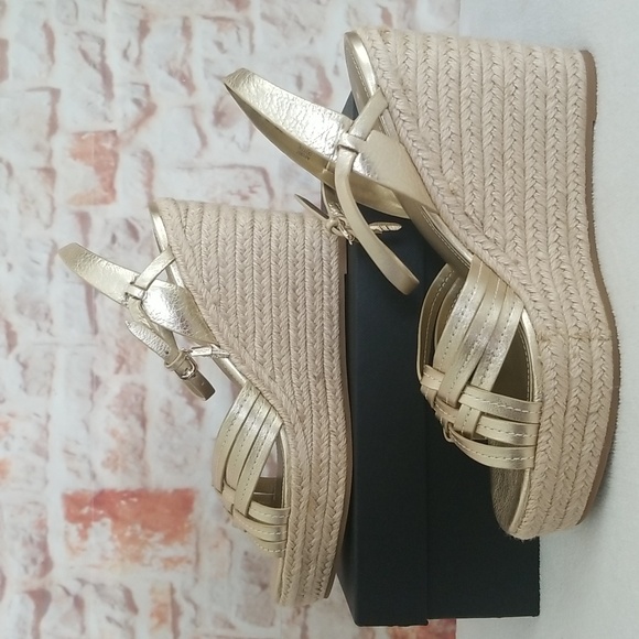 New Coach Dottie Metallic Tumbled Platinum Wedge Sandals - Picture 4 of 10